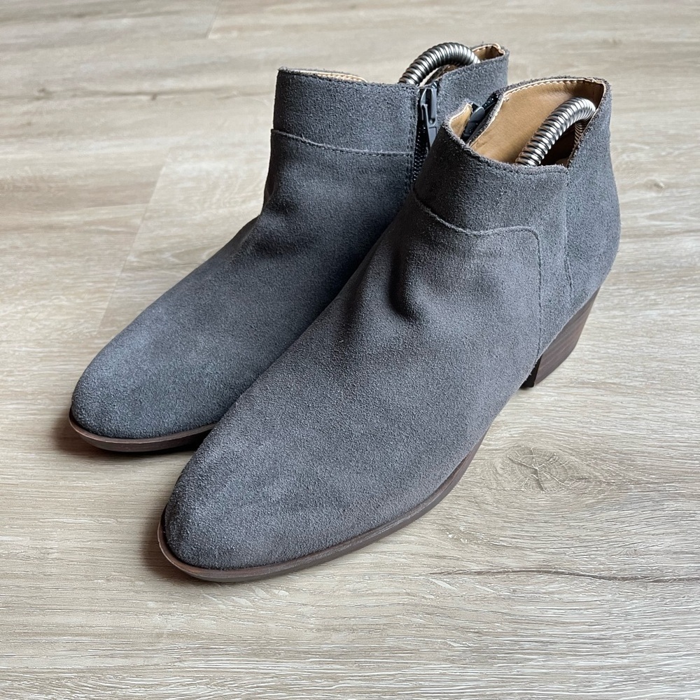 Lucky Brand Brintly2 Gray Suede Leather Side Zip Ankle Boots Size 7